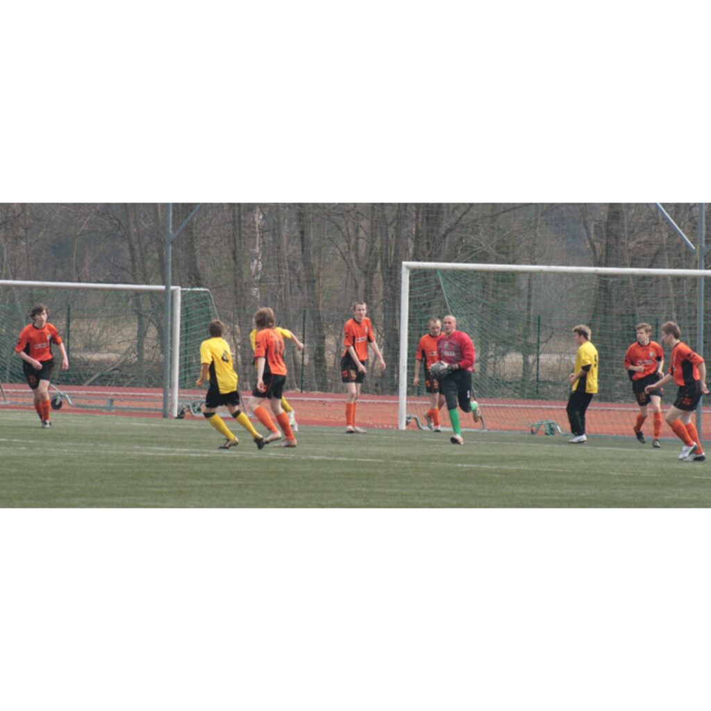 Sestdien Valkas stadionā notika FK “Valka” pavasara kausa izcīņa, kurā piedalījās četras komandas. Par balvu sacentās mājinieki, FK “Priekuļi”, FK “Valmiera” un Smiltenes BJSS “Smiltene/Abuls” komanda. Viena no centrālajām spēlēm bija...
Autors: Aldis Dubļāns