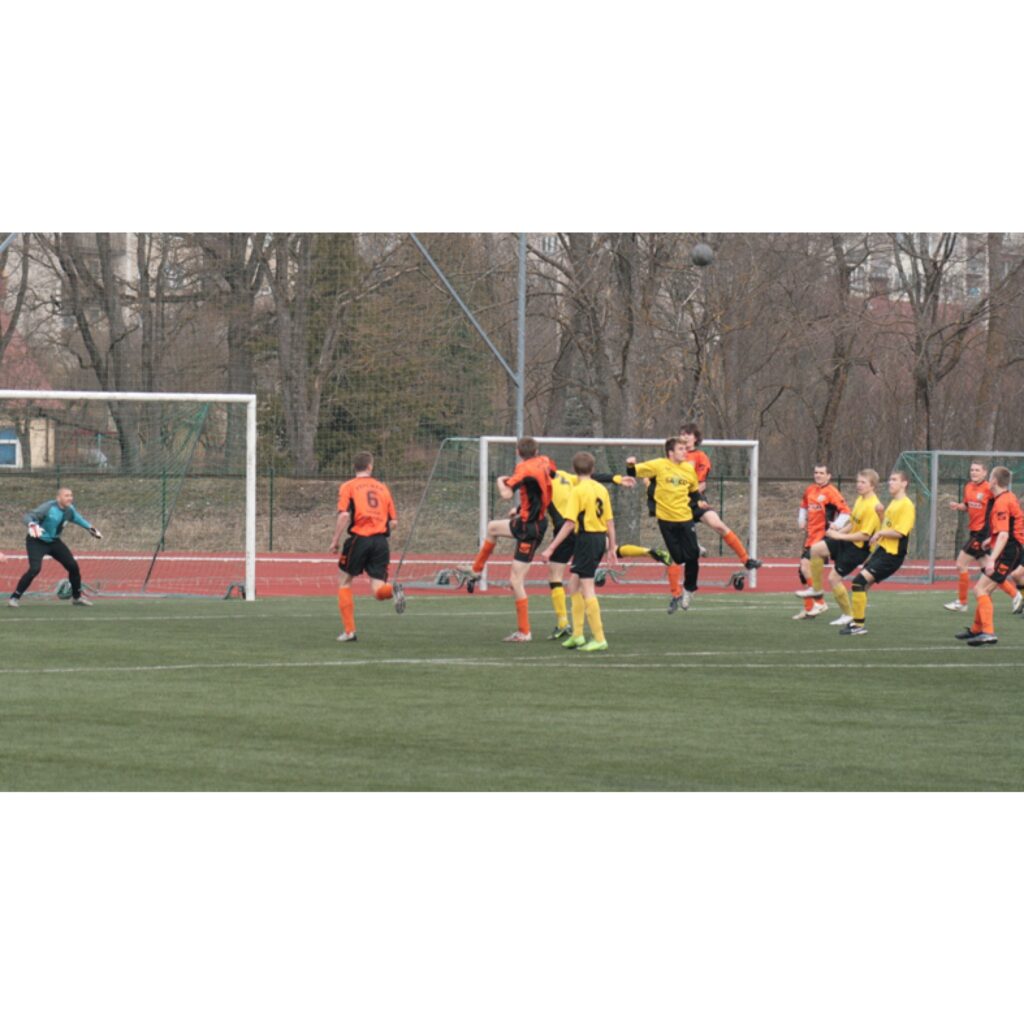 Sestdien Valkas stadionā notika FK “Valka” pavasara kausa izcīņa, kurā piedalījās četras komandas. Par balvu sacentās mājinieki, FK “Priekuļi”, FK “Valmiera” un Smiltenes BJSS “Smiltene/Abuls” komanda. Viena no centrālajām spēlēm bija...
Autors: Aldis Dubļāns