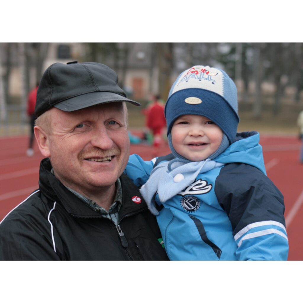 Sestdien Valkas stadionā notika FK “Valka” pavasara kausa izcīņa, kurā piedalījās četras komandas. Par balvu sacentās mājinieki, FK “Priekuļi”, FK “Valmiera” un Smiltenes BJSS “Smiltene/Abuls” komanda. Viena no centrālajām spēlēm bija...
Autors: Aldis Dubļāns