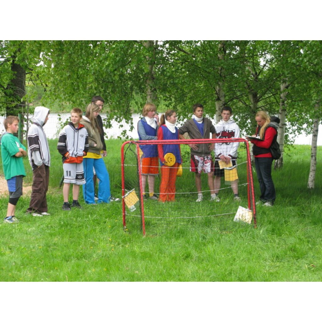 Sestdien Tepera ezera apkārtnē norisinājās 14. mazpulku sporta spēles "Ķeram vasaru", kurās piedalījās 214 mazpulcēni no visas Latvijas. Viņi sportojot iepazina pilsētas un Smiltenes pagasta skaistumu.
Autors: Santa Sinka