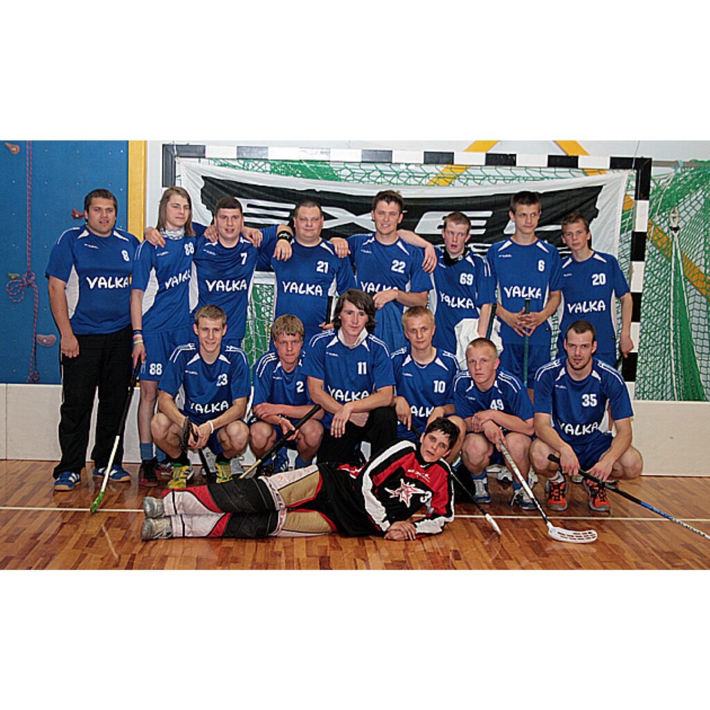 "Robežkauss 2009" florbolā. Piedalījās astoņas komandas no Lietuvas, Latvijas un Igaunijas. Uzvarēja mājinieki - "Čomi", kuri finālā pārspēja FK "Mazsalaca". Cīņā par trešo vietu 1. līgas komanda Jogevas "Lotus" (Igaunija) pārspēja FK...
Autors: Aldis Dubļāns