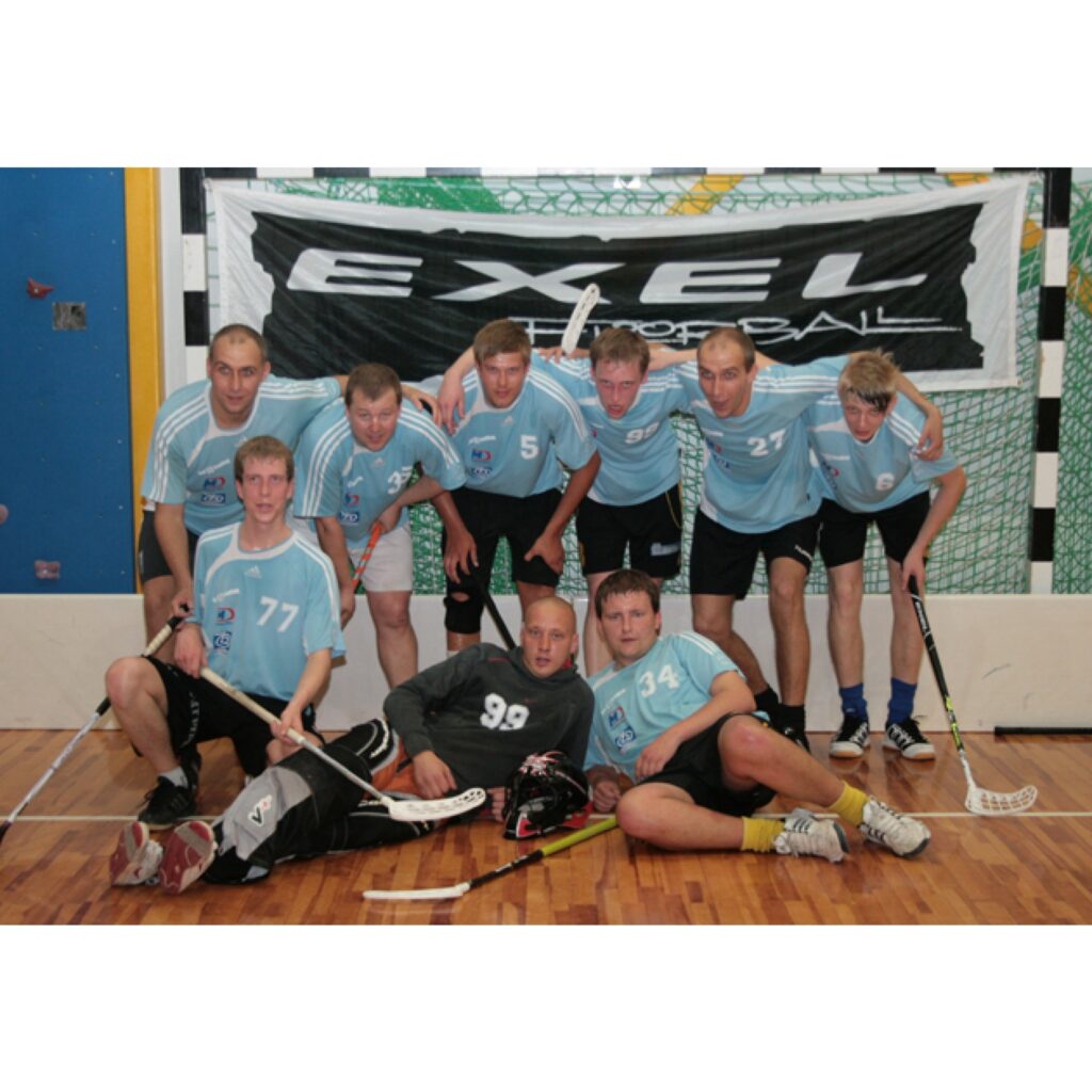 "Robežkauss 2009" florbolā. Piedalījās astoņas komandas no Lietuvas, Latvijas un Igaunijas. Uzvarēja mājinieki - "Čomi", kuri finālā pārspēja FK "Mazsalaca". Cīņā par trešo vietu 1. līgas komanda Jogevas "Lotus" (Igaunija) pārspēja FK...
Autors: Aldis Dubļāns