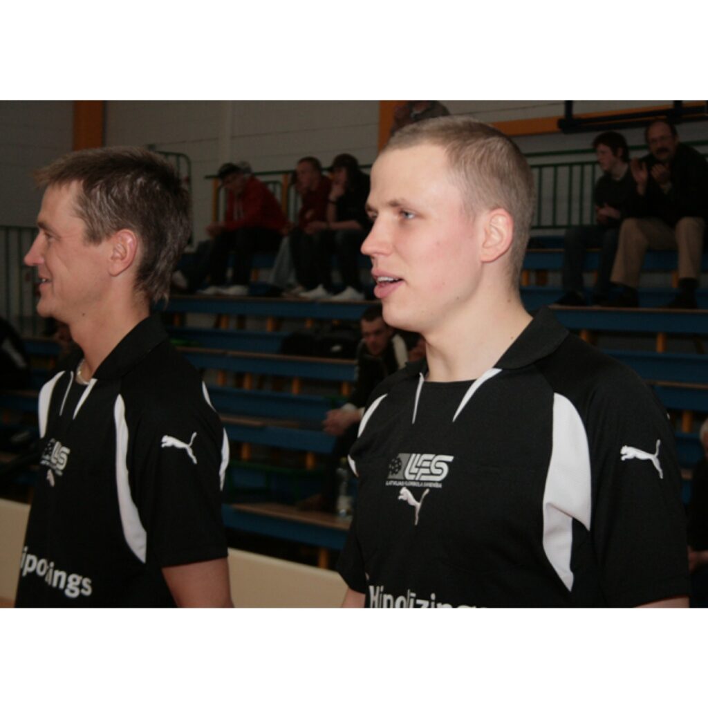 "Robežkauss 2009" florbolā. Piedalījās astoņas komandas no Lietuvas, Latvijas un Igaunijas. Uzvarēja mājinieki - "Čomi", kuri finālā pārspēja FK "Mazsalaca". Cīņā par trešo vietu 1. līgas komanda Jogevas "Lotus" (Igaunija) pārspēja FK...
Autors: Aldis Dubļāns