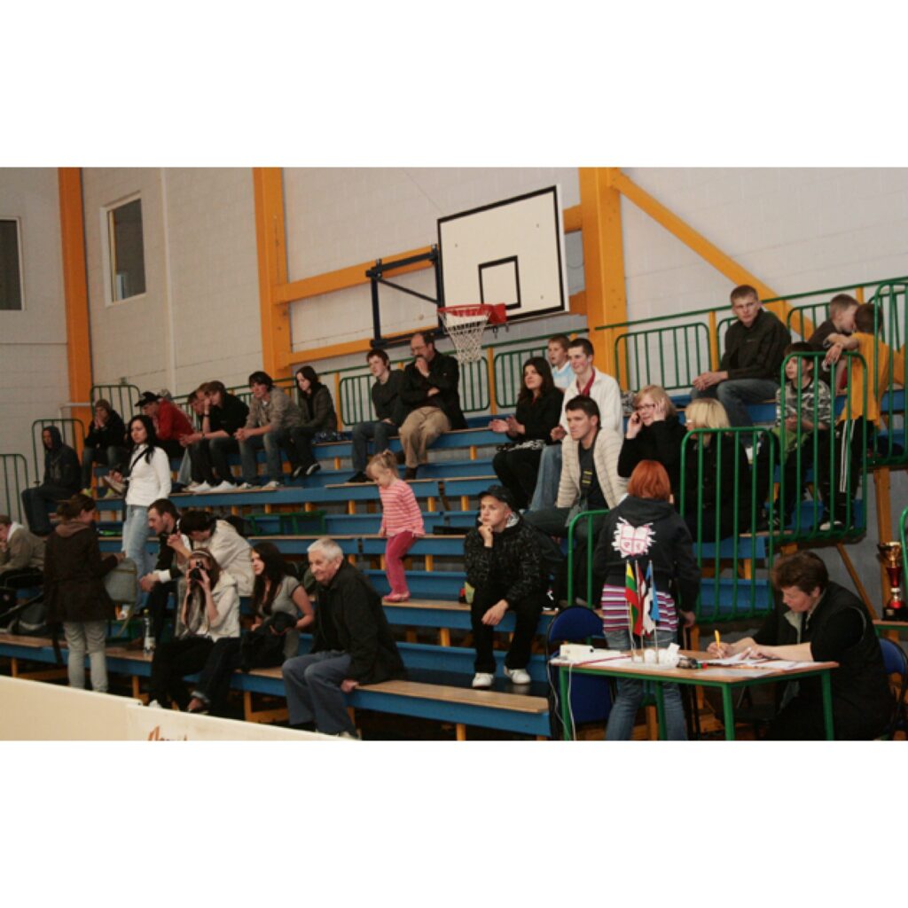 "Robežkauss 2009" florbolā. Piedalījās astoņas komandas no Lietuvas, Latvijas un Igaunijas. Uzvarēja mājinieki - "Čomi", kuri finālā pārspēja FK "Mazsalaca". Cīņā par trešo vietu 1. līgas komanda Jogevas "Lotus" (Igaunija) pārspēja FK...
Autors: Aldis Dubļāns