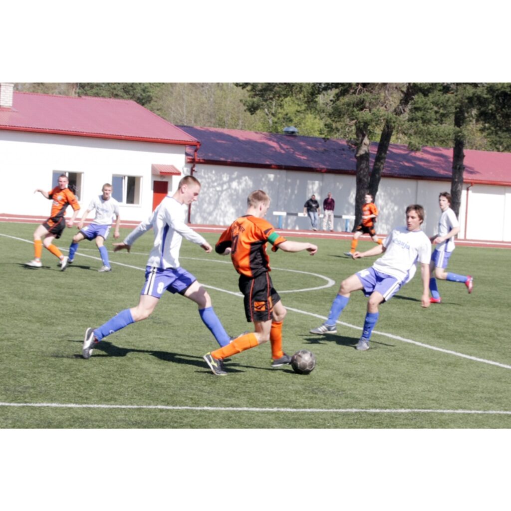 Valkas pilsētas stadionā, 3. maijā, savu pirmo spēli 2009.gada Latvijas 2. līgas čempionātā futbolā aizvadījuši FK “Valka” futbolisti.
Autors: Aldis Dubļāns