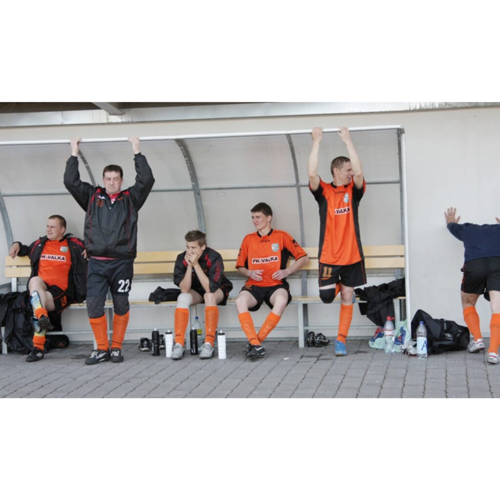 Valkas pilsētas stadionā, 3. maijā, savu pirmo spēli 2009.gada Latvijas 2. līgas čempionātā futbolā aizvadījuši FK “Valka” futbolisti.
Autors: Aldis Dubļāns