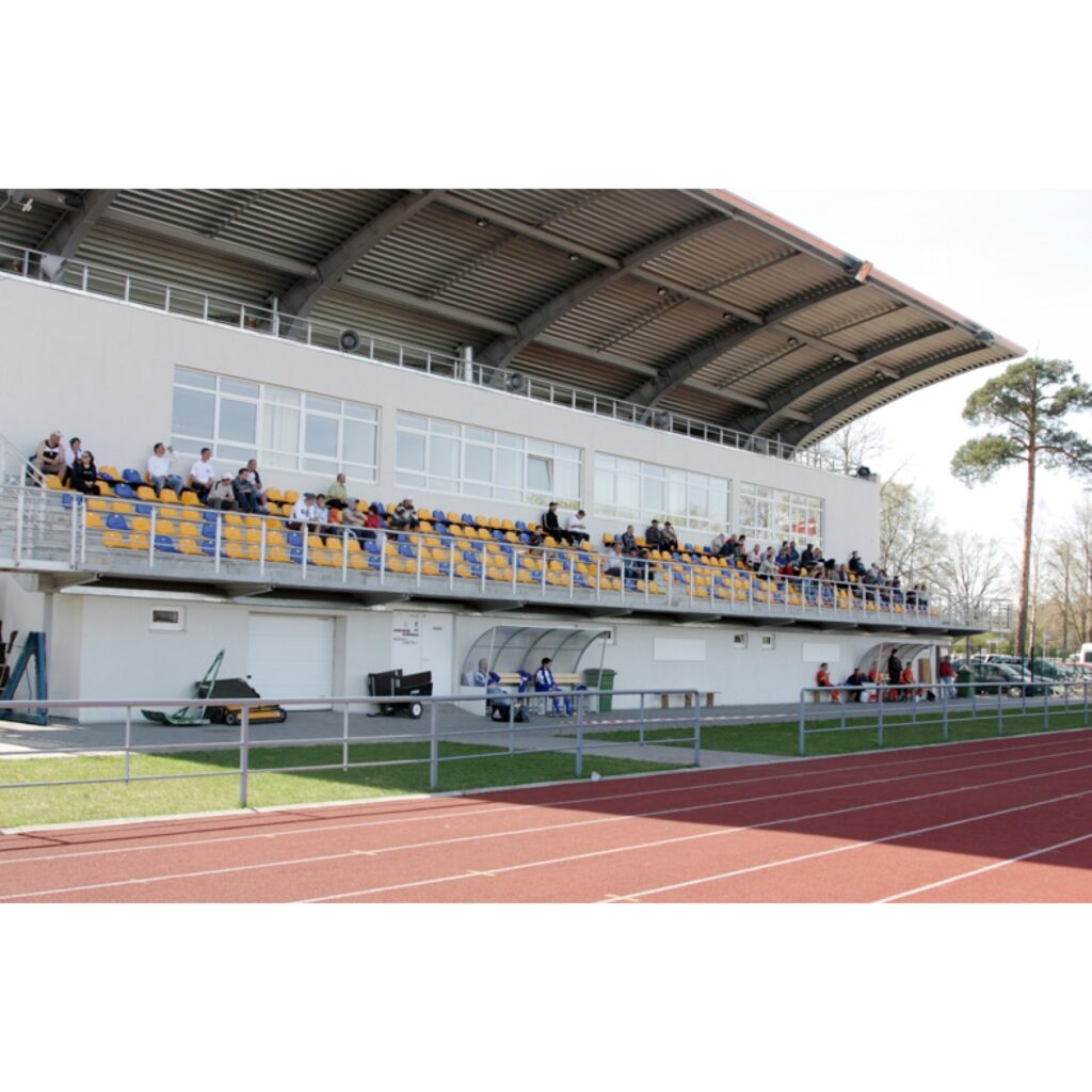 Valkas pilsētas stadionā, 3. maijā, savu pirmo spēli 2009.gada Latvijas 2. līgas čempionātā futbolā aizvadījuši FK “Valka” futbolisti.
Autors: Aldis Dubļāns