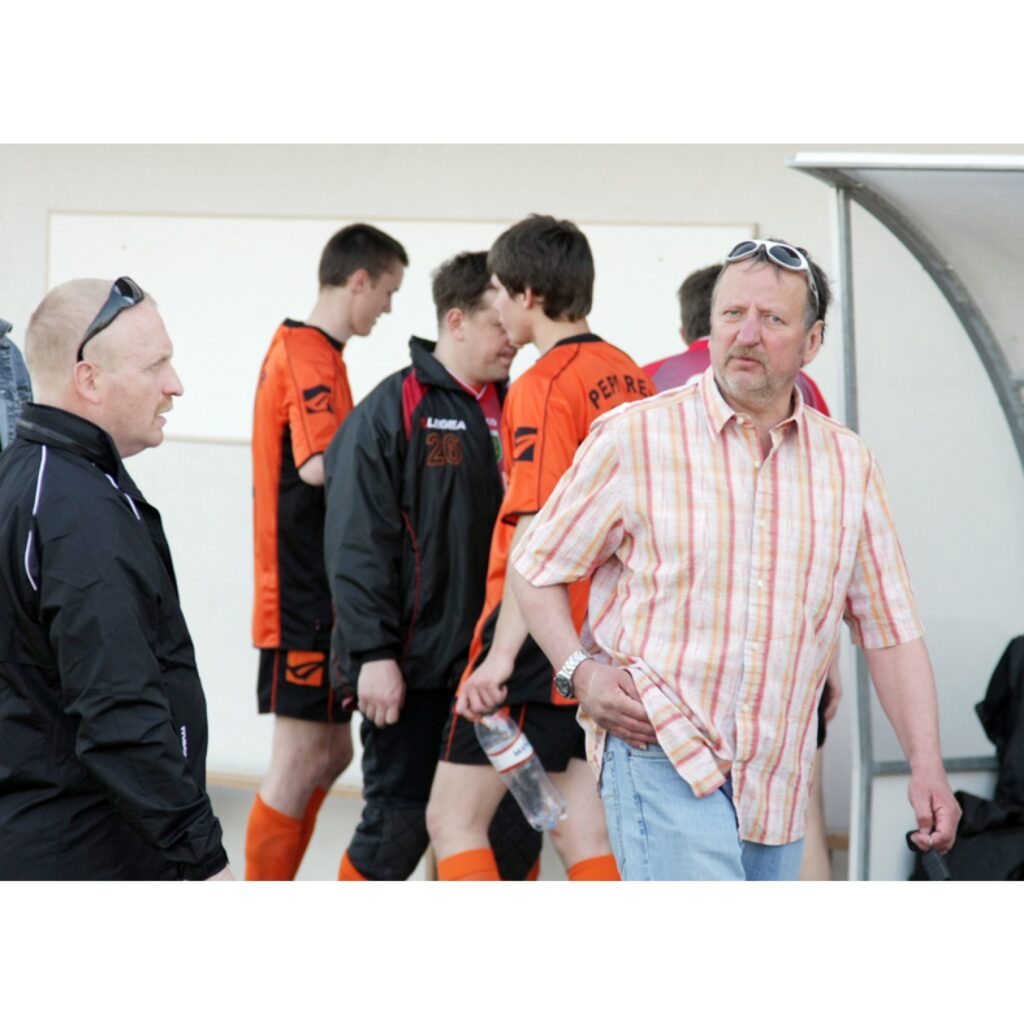 Valkas pilsētas stadionā, 3. maijā, savu pirmo spēli 2009.gada Latvijas 2. līgas čempionātā futbolā aizvadījuši FK “Valka” futbolisti.
Autors: Aldis Dubļāns