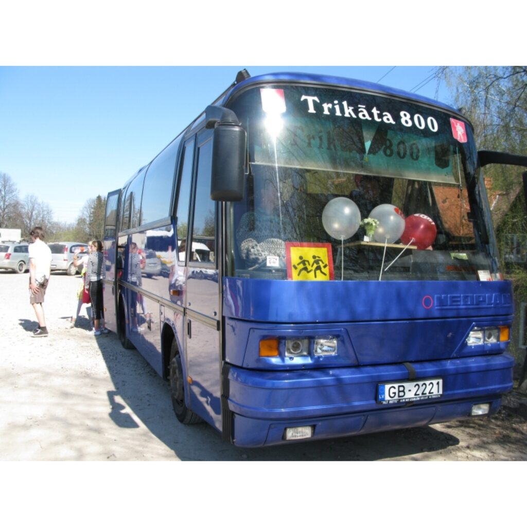 Šodien Smiltenes centru bija pārņēmis sportisks noskaņojums. Vairāki simti skolēnu no Vidzemes sacentās tradicionālajās “top!” ielu stafetēs. Dalībnieku vidū bija arī Igaunijas pilsētas Valgas sportisti.
Autors: Sandra Pētersone