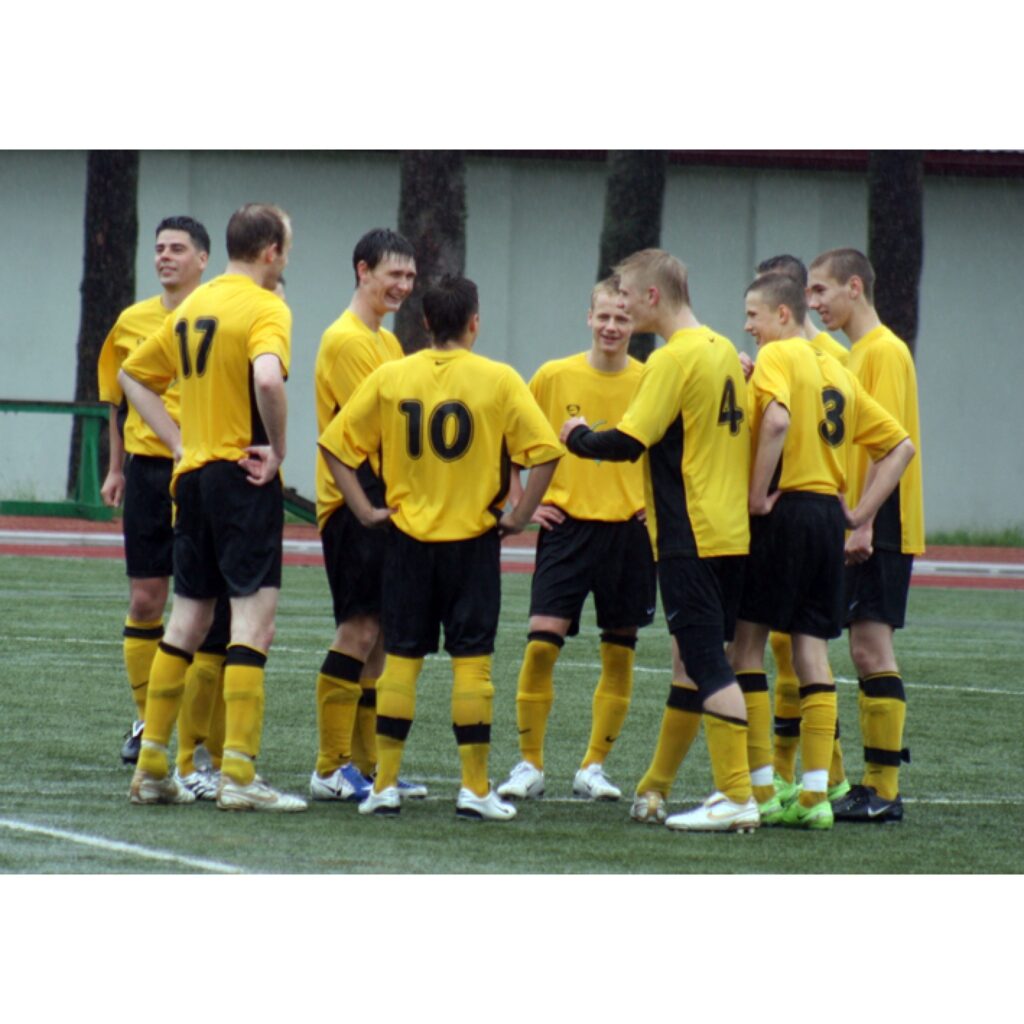 Vidzemes čempionāts futbolā, kas notika sestdien Valkas stadionā, norisinājās ekstrēmos apstākļos. Rezultāts: Smiltene - Valka 0:0.
Autors: Aldis Dubļāns