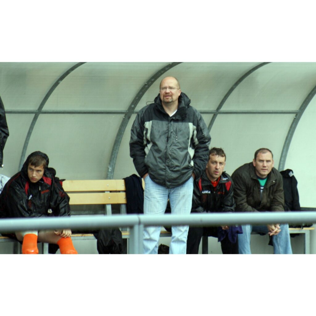 Vidzemes čempionāts futbolā, kas notika sestdien Valkas stadionā, norisinājās ekstrēmos apstākļos. Rezultāts: Smiltene - Valka 0:0.
Autors: Aldis Dubļāns