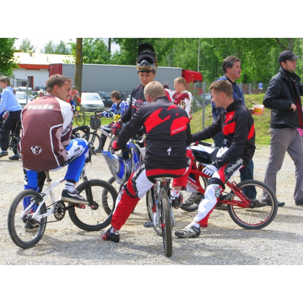 6. jūnijā Smiltenes BMX kluba „Silvas Ziķeri” un Valkas „Alko” sportisti piedalījās 21. Latvijas Nacionālā BMX čempionāta 2. posmā un Valmieras pagasta kausa izcīņā Open un Super Pro grupās. Trasē bija ko redzēt, azartiskas un dinamiskas...
Autors: Santa Sinka