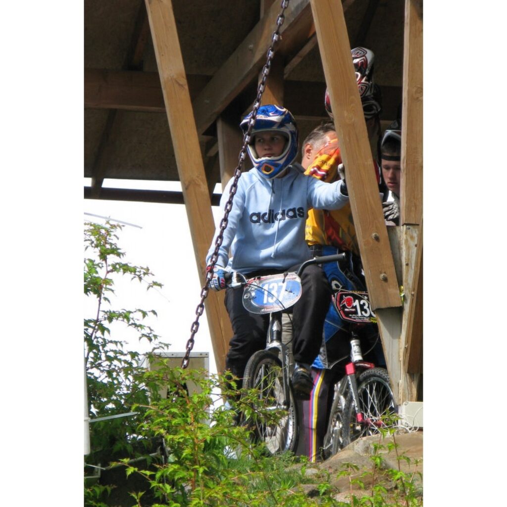 6. jūnijā Smiltenes BMX kluba „Silvas Ziķeri” un Valkas „Alko” sportisti piedalījās 21. Latvijas Nacionālā BMX čempionāta 2. posmā un Valmieras pagasta kausa izcīņā Open un Super Pro grupās. Trasē bija ko redzēt, azartiskas un dinamiskas...
Autors: Santa Sinka