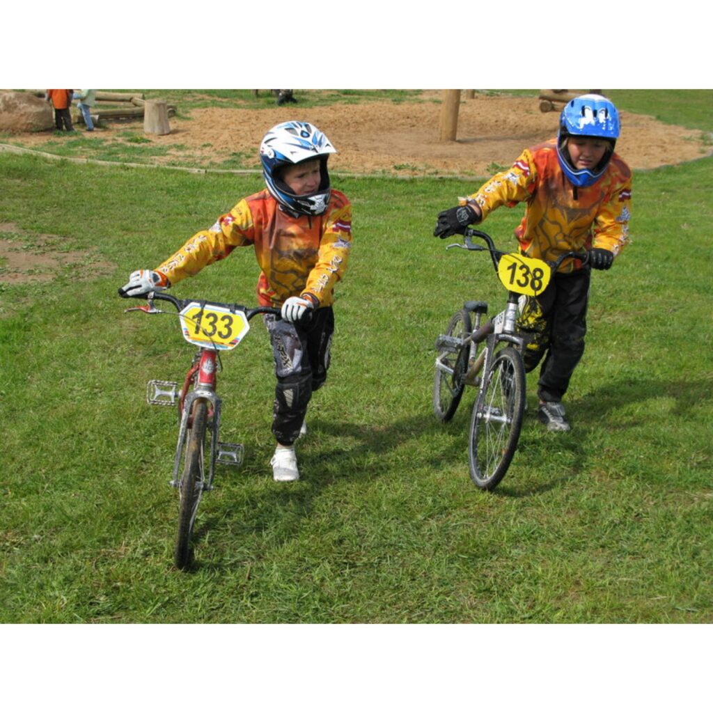 6. jūnijā Smiltenes BMX kluba „Silvas Ziķeri” un Valkas „Alko” sportisti piedalījās 21. Latvijas Nacionālā BMX čempionāta 2. posmā un Valmieras pagasta kausa izcīņā Open un Super Pro grupās. Trasē bija ko redzēt, azartiskas un dinamiskas...
Autors: Santa Sinka