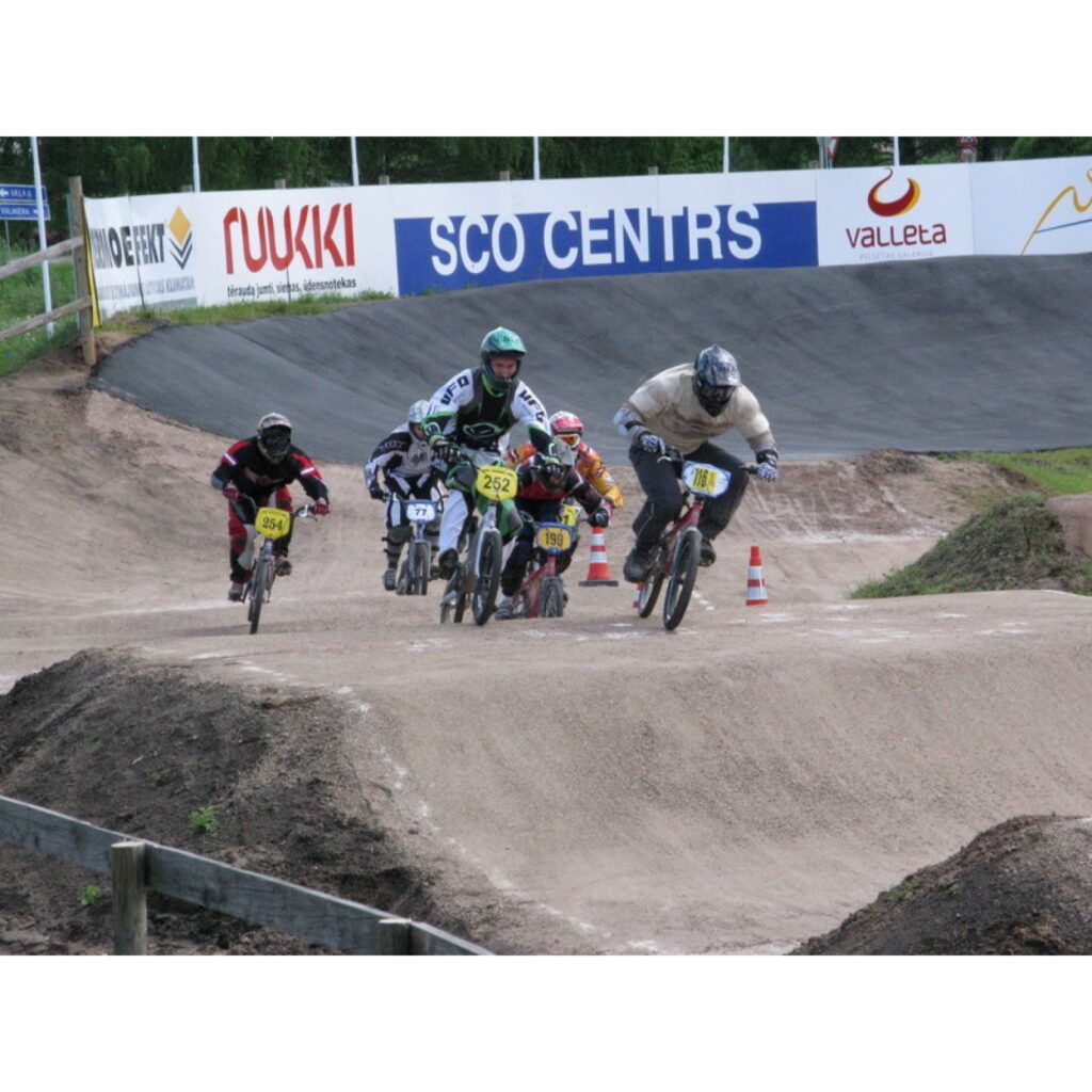 6. jūnijā Smiltenes BMX kluba „Silvas Ziķeri” un Valkas „Alko” sportisti piedalījās 21. Latvijas Nacionālā BMX čempionāta 2. posmā un Valmieras pagasta kausa izcīņā Open un Super Pro grupās. Trasē bija ko redzēt, azartiskas un dinamiskas...
Autors: Santa Sinka