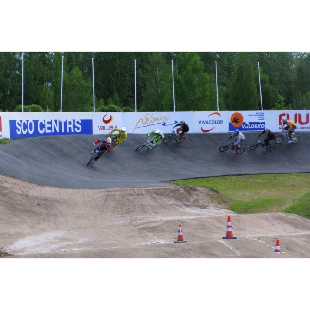 6. jūnijā Smiltenes BMX kluba „Silvas Ziķeri” un Valkas „Alko” sportisti piedalījās 21. Latvijas Nacionālā BMX čempionāta 2. posmā un Valmieras pagasta kausa izcīņā Open un Super Pro grupās. Trasē bija ko redzēt, azartiskas un dinamiskas...
Autors: Santa Sinka
