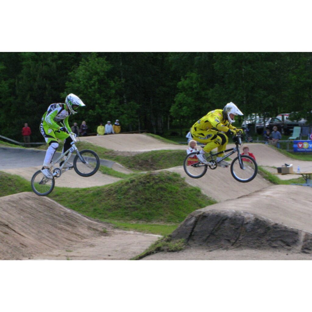 6. jūnijā Smiltenes BMX kluba „Silvas Ziķeri” un Valkas „Alko” sportisti piedalījās 21. Latvijas Nacionālā BMX čempionāta 2. posmā un Valmieras pagasta kausa izcīņā Open un Super Pro grupās. Trasē bija ko redzēt, azartiskas un dinamiskas...
Autors: Santa Sinka