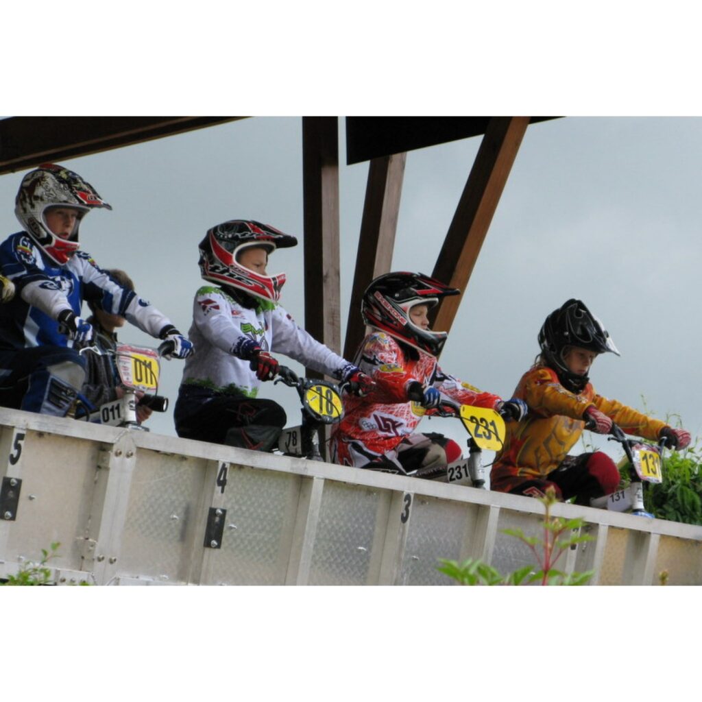 6. jūnijā Smiltenes BMX kluba „Silvas Ziķeri” un Valkas „Alko” sportisti piedalījās 21. Latvijas Nacionālā BMX čempionāta 2. posmā un Valmieras pagasta kausa izcīņā Open un Super Pro grupās. Trasē bija ko redzēt, azartiskas un dinamiskas...
Autors: Santa Sinka