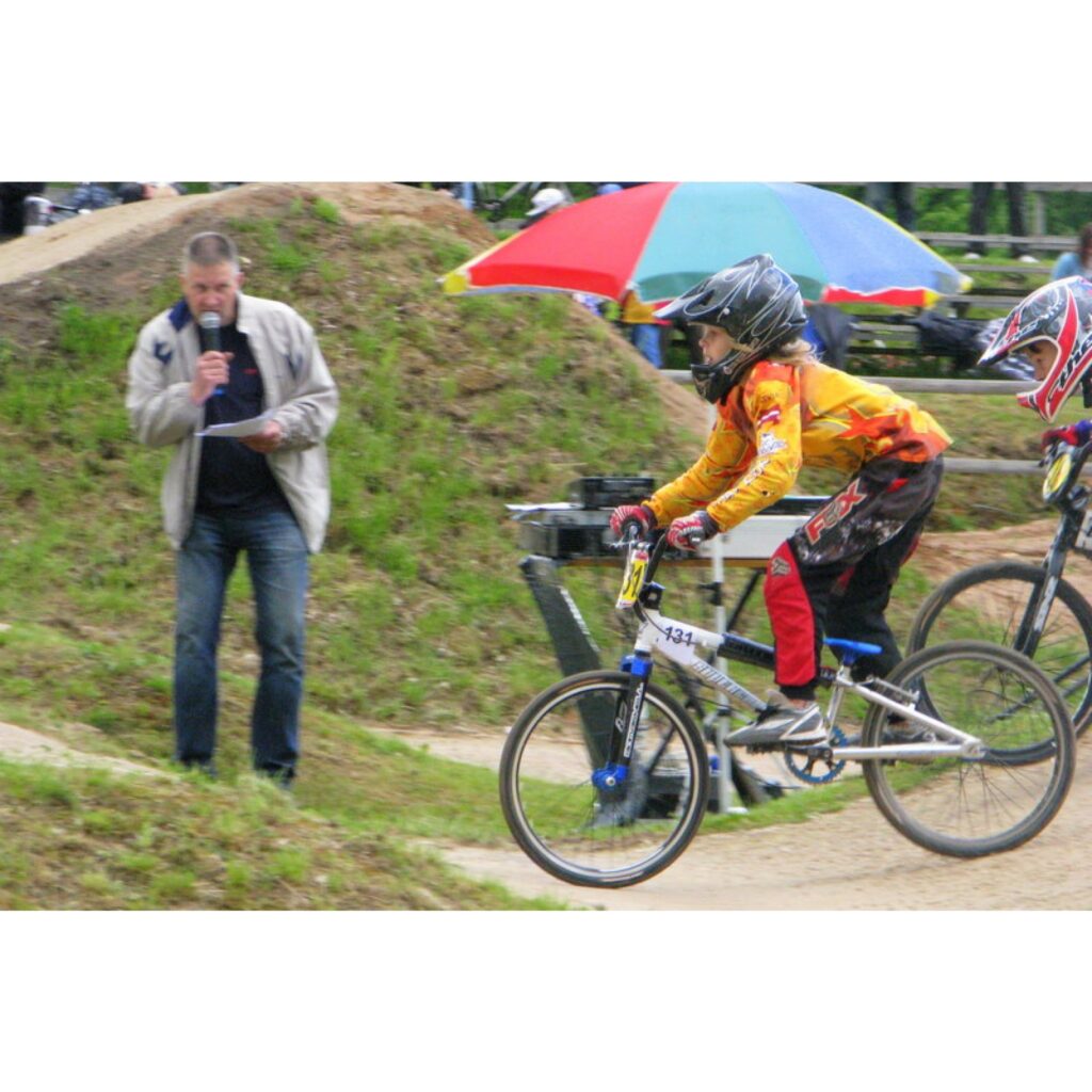 6. jūnijā Smiltenes BMX kluba „Silvas Ziķeri” un Valkas „Alko” sportisti piedalījās 21. Latvijas Nacionālā BMX čempionāta 2. posmā un Valmieras pagasta kausa izcīņā Open un Super Pro grupās. Trasē bija ko redzēt, azartiskas un dinamiskas...
Autors: Santa Sinka