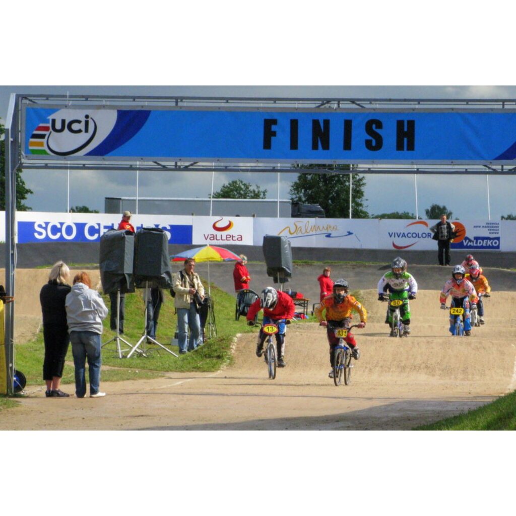 6. jūnijā Smiltenes BMX kluba „Silvas Ziķeri” un Valkas „Alko” sportisti piedalījās 21. Latvijas Nacionālā BMX čempionāta 2. posmā un Valmieras pagasta kausa izcīņā Open un Super Pro grupās. Trasē bija ko redzēt, azartiskas un dinamiskas...
Autors: Santa Sinka