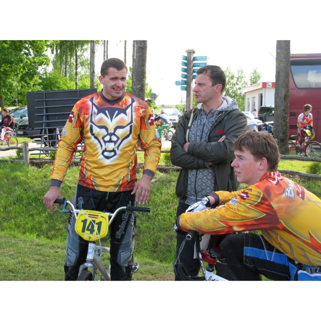 6. jūnijā Smiltenes BMX kluba „Silvas Ziķeri” un Valkas „Alko” sportisti piedalījās 21. Latvijas Nacionālā BMX čempionāta 2. posmā un Valmieras pagasta kausa izcīņā Open un Super Pro grupās. Trasē bija ko redzēt, azartiskas un dinamiskas...
Autors: Santa Sinka