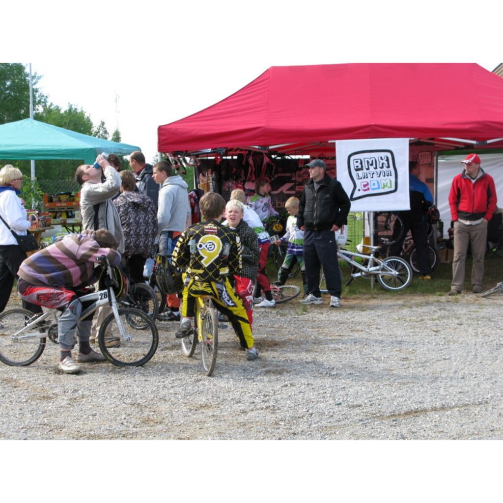 6. jūnijā Smiltenes BMX kluba „Silvas Ziķeri” un Valkas „Alko” sportisti piedalījās 21. Latvijas Nacionālā BMX čempionāta 2. posmā un Valmieras pagasta kausa izcīņā Open un Super Pro grupās. Trasē bija ko redzēt, azartiskas un dinamiskas...
Autors: Santa Sinka