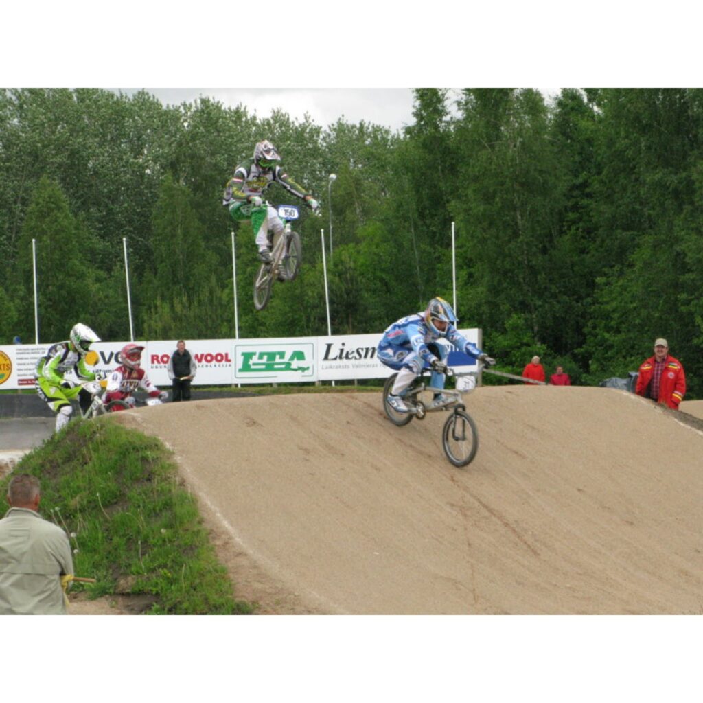 6. jūnijā Smiltenes BMX kluba „Silvas Ziķeri” un Valkas „Alko” sportisti piedalījās 21. Latvijas Nacionālā BMX čempionāta 2. posmā un Valmieras pagasta kausa izcīņā Open un Super Pro grupās. Trasē bija ko redzēt, azartiskas un dinamiskas...
Autors: Santa Sinka