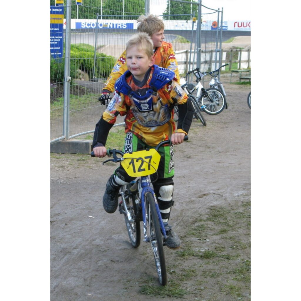 6. jūnijā Smiltenes BMX kluba „Silvas Ziķeri” un Valkas „Alko” sportisti piedalījās 21. Latvijas Nacionālā BMX čempionāta 2. posmā un Valmieras pagasta kausa izcīņā Open un Super Pro grupās. Trasē bija ko redzēt, azartiskas un dinamiskas...
Autors: Santa Sinka