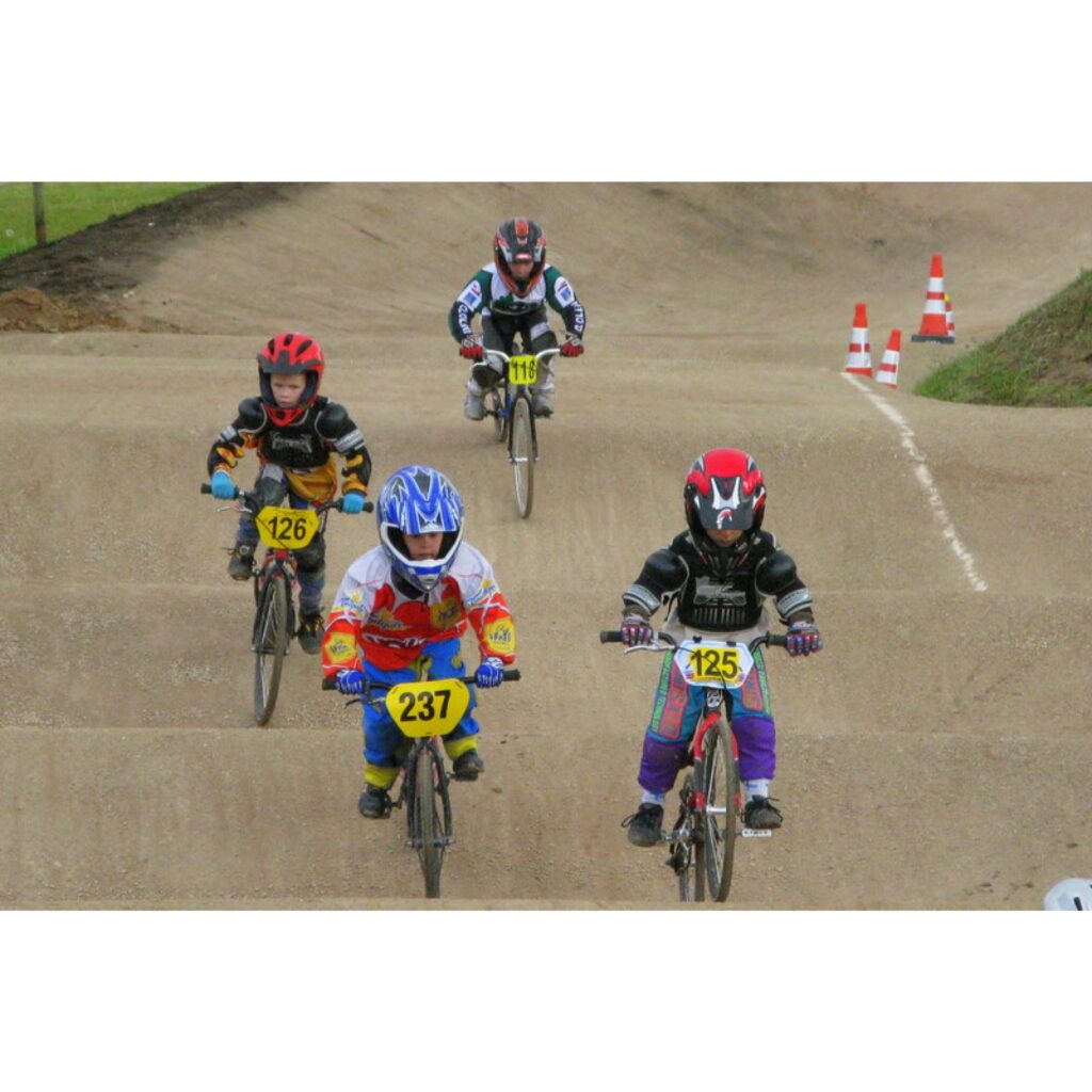 6. jūnijā Smiltenes BMX kluba „Silvas Ziķeri” un Valkas „Alko” sportisti piedalījās 21. Latvijas Nacionālā BMX čempionāta 2. posmā un Valmieras pagasta kausa izcīņā Open un Super Pro grupās. Trasē bija ko redzēt, azartiskas un dinamiskas...
Autors: Santa Sinka