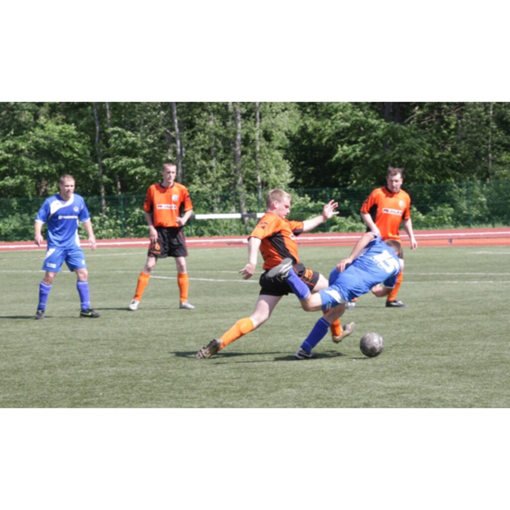 Vidzemes 2. līgas čempionātā FK "Valka" ir guvusi uzvaru pār FK "Upesciems" - 2:1. Pēc visām iepriekšējām neveiksmēm šī uzvara vieš cerības, jo pretinieki ir pērnā gada vicečempioni.
Autors: Aldis Dubļāns