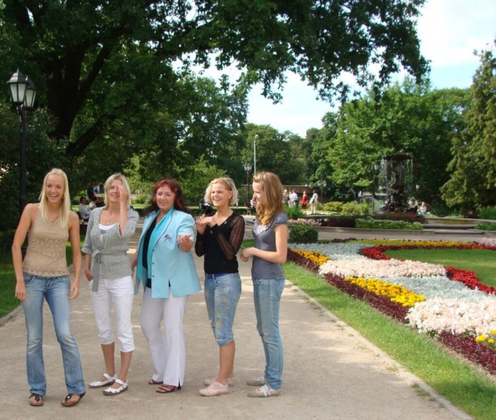 Zostiņu ģimenes dziedošās meitenes – Lolita, Inga, Līga, Liene un Lāsma šovā „Dziedošas ģimenes” nepiedalīsies.
Autors: No personīgā arhīva
