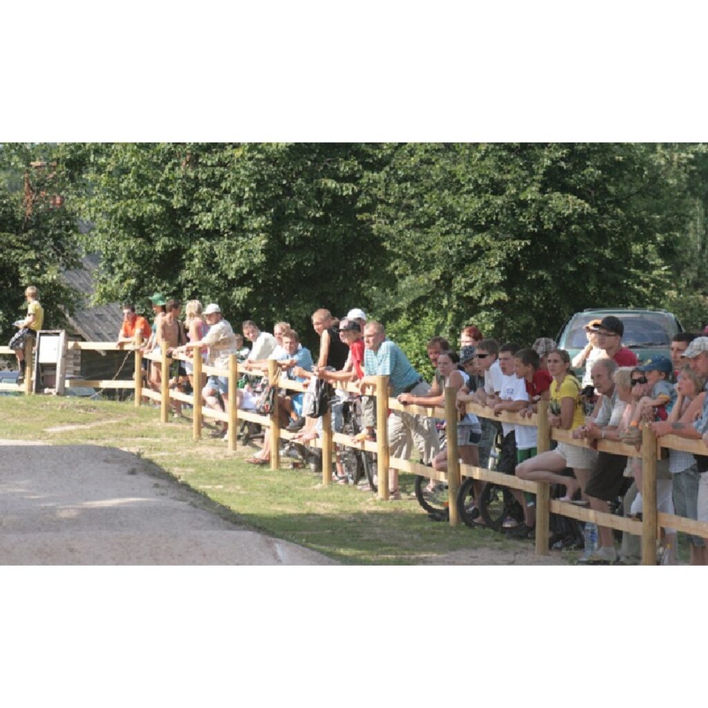 Latvijas čempionāta BMX 4.kārtas sacensības vēl nav beigušās, taču zināms, ka tik daudz dalībnieku šajā čempionāta posmā Valkā nekad vēl nav bijis. Uz šo čempionātu ieradās vairāk nekā 20 Maskavas bmxisistu un ne mazāk no Lietuvas...
Autors: Aldis Dubļāns
