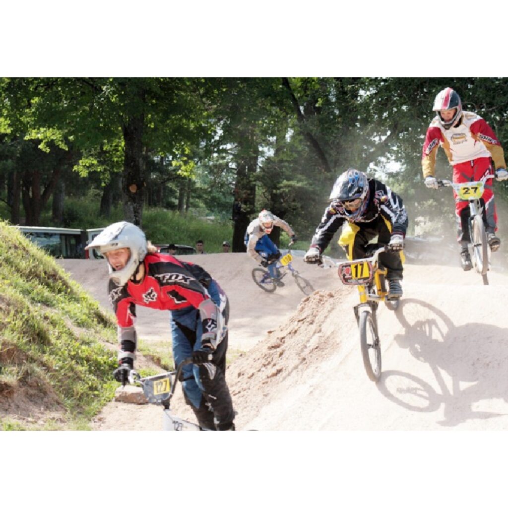 Latvijas čempionāta BMX 4.kārtas sacensības vēl nav beigušās, taču zināms, ka tik daudz dalībnieku šajā čempionāta posmā Valkā nekad vēl nav bijis. Uz šo čempionātu ieradās vairāk nekā 20 Maskavas bmxisistu un ne mazāk no Lietuvas...
Autors: Aldis Dubļāns