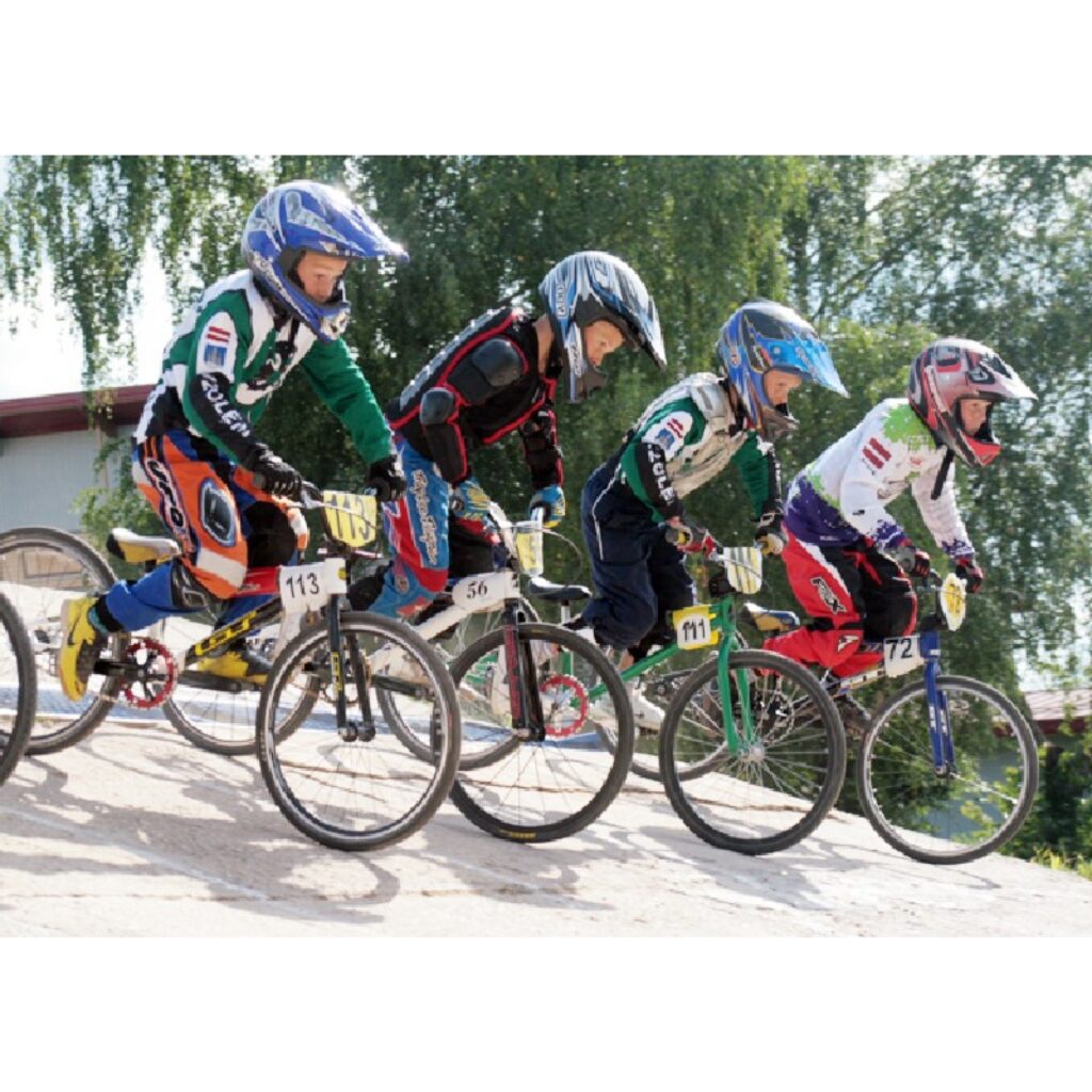 Latvijas čempionāta BMX 4.kārtas sacensības vēl nav beigušās, taču zināms, ka tik daudz dalībnieku šajā čempionāta posmā Valkā nekad vēl nav bijis. Uz šo čempionātu ieradās vairāk nekā 20 Maskavas bmxisistu un ne mazāk no Lietuvas...
Autors: Aldis Dubļāns