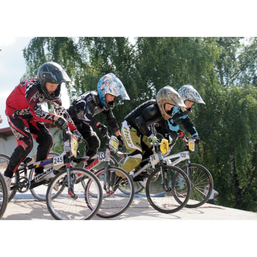 Latvijas čempionāta BMX 4.kārtas sacensības vēl nav beigušās, taču zināms, ka tik daudz dalībnieku šajā čempionāta posmā Valkā nekad vēl nav bijis. Uz šo čempionātu ieradās vairāk nekā 20 Maskavas bmxisistu un ne mazāk no Lietuvas...
Autors: Aldis Dubļāns