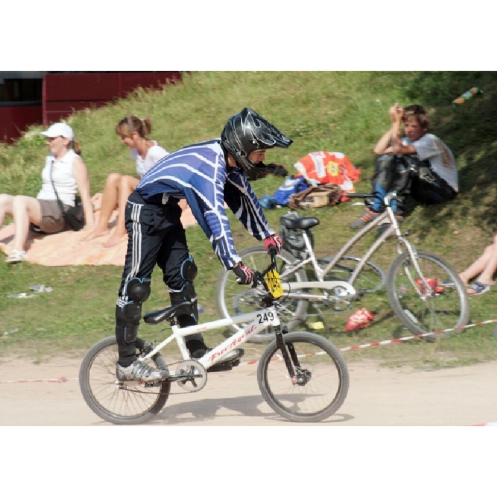 Latvijas čempionāta BMX 4.kārtas sacensības vēl nav beigušās, taču zināms, ka tik daudz dalībnieku šajā čempionāta posmā Valkā nekad vēl nav bijis. Uz šo čempionātu ieradās vairāk nekā 20 Maskavas bmxisistu un ne mazāk no Lietuvas...
Autors: Aldis Dubļāns