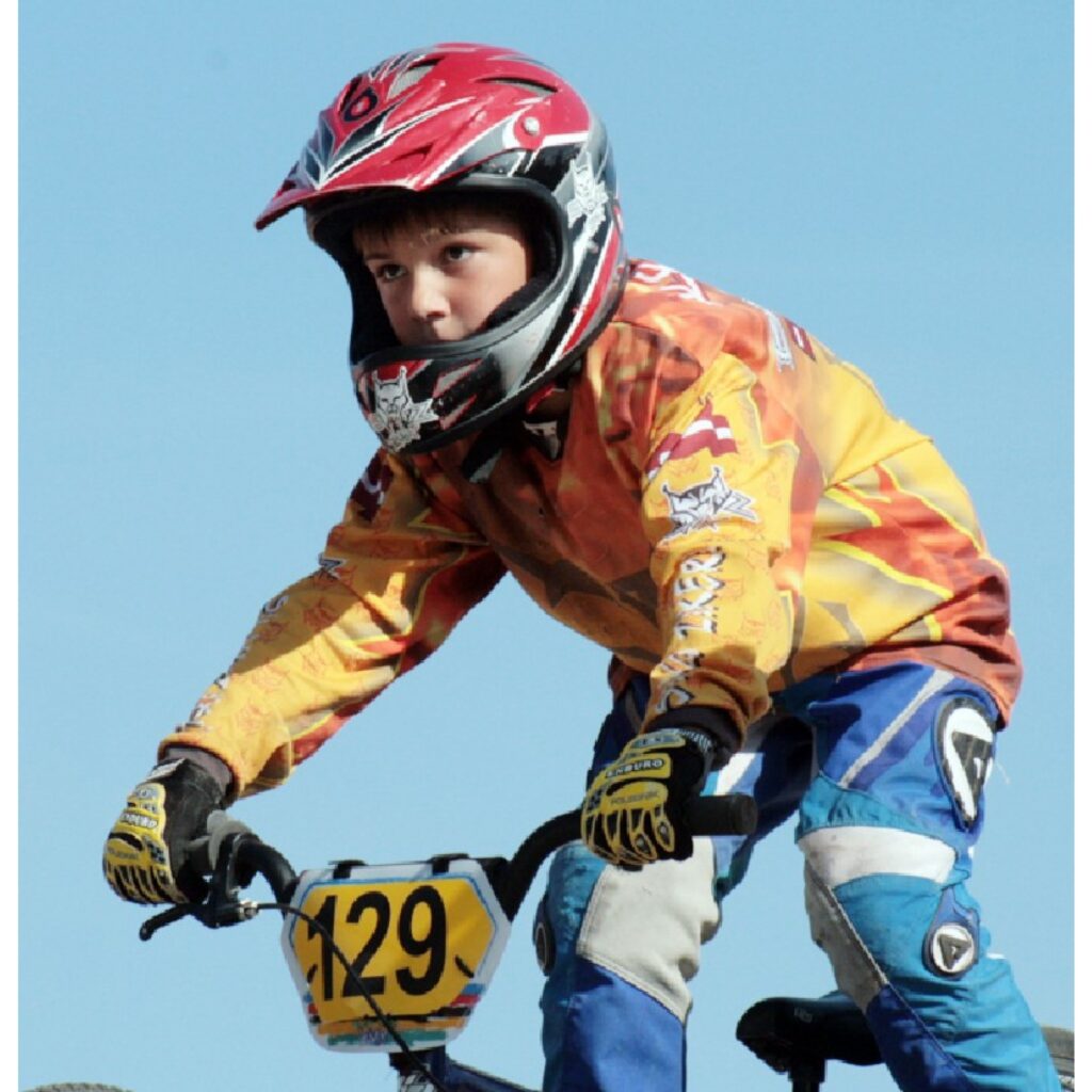 Latvijas čempionāta BMX 4.kārtas sacensības vēl nav beigušās, taču zināms, ka tik daudz dalībnieku šajā čempionāta posmā Valkā nekad vēl nav bijis. Uz šo čempionātu ieradās vairāk nekā 20 Maskavas bmxisistu un ne mazāk no Lietuvas...
Autors: Aldis Dubļāns