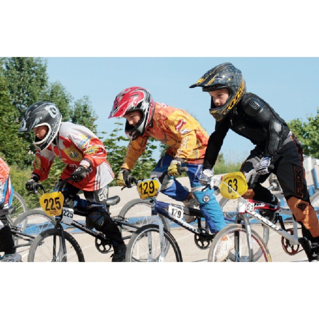 Latvijas čempionāta BMX 4.kārtas sacensības vēl nav beigušās, taču zināms, ka tik daudz dalībnieku šajā čempionāta posmā Valkā nekad vēl nav bijis. Uz šo čempionātu ieradās vairāk nekā 20 Maskavas bmxisistu un ne mazāk no Lietuvas...
Autors: Aldis Dubļāns