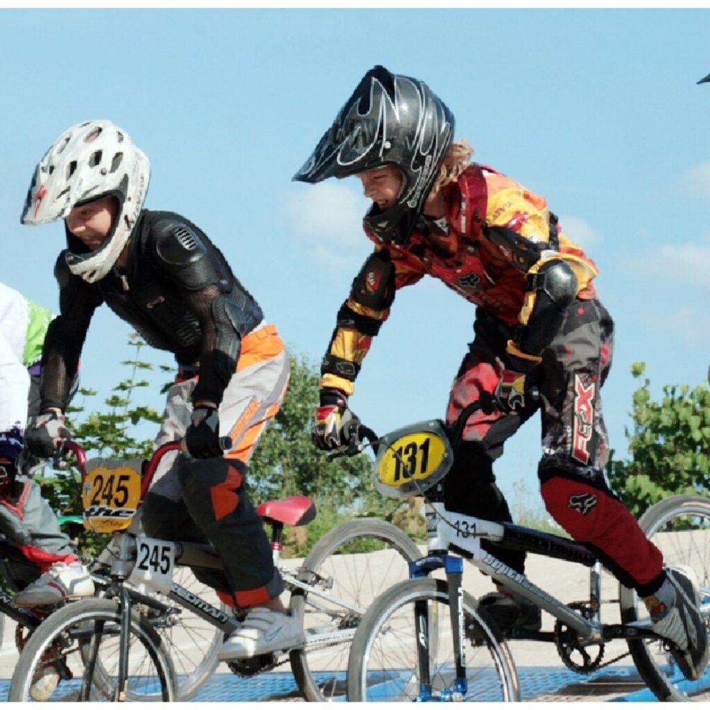 Latvijas čempionāta BMX 4.kārtas sacensības vēl nav beigušās, taču zināms, ka tik daudz dalībnieku šajā čempionāta posmā Valkā nekad vēl nav bijis. Uz šo čempionātu ieradās vairāk nekā 20 Maskavas bmxisistu un ne mazāk no Lietuvas...
Autors: Aldis Dubļāns