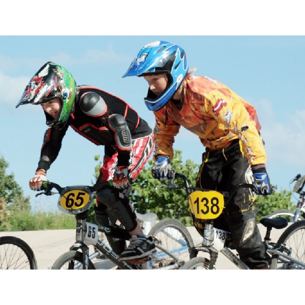 Latvijas čempionāta BMX 4.kārtas sacensības vēl nav beigušās, taču zināms, ka tik daudz dalībnieku šajā čempionāta posmā Valkā nekad vēl nav bijis. Uz šo čempionātu ieradās vairāk nekā 20 Maskavas bmxisistu un ne mazāk no Lietuvas...
Autors: Aldis Dubļāns