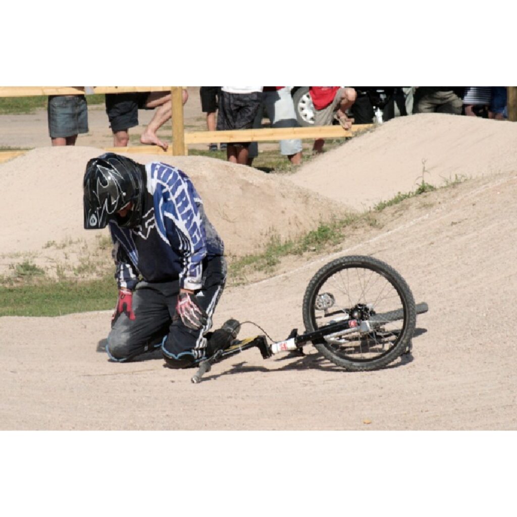 Latvijas čempionāta BMX 4.kārtas sacensības vēl nav beigušās, taču zināms, ka tik daudz dalībnieku šajā čempionāta posmā Valkā nekad vēl nav bijis. Uz šo čempionātu ieradās vairāk nekā 20 Maskavas bmxisistu un ne mazāk no Lietuvas...
Autors: Aldis Dubļāns