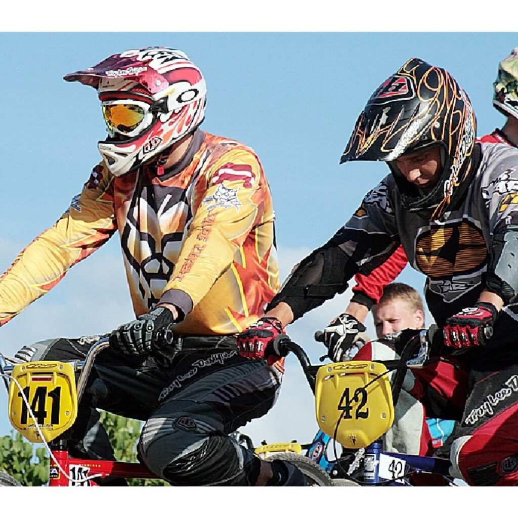 Latvijas čempionāta BMX 4.kārtas sacensības vēl nav beigušās, taču zināms, ka tik daudz dalībnieku šajā čempionāta posmā Valkā nekad vēl nav bijis. Uz šo čempionātu ieradās vairāk nekā 20 Maskavas bmxisistu un ne mazāk no Lietuvas...
Autors: Aldis Dubļāns