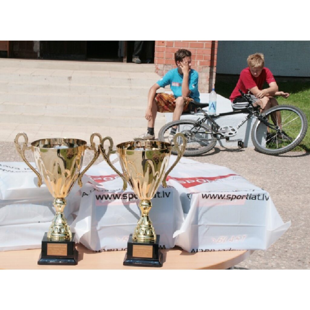 Pagājušā gada uzvarētājs Ingus Eislers šoreiz otrais. Pirmo reizi šo sacensību organizēšanā piedalījās SIA "Sportlat". Plašāka publikācija par šiem mačiem kādā no turpmākajām "Ziemeļlatvijām"
Autors: Aldis Dubļāns