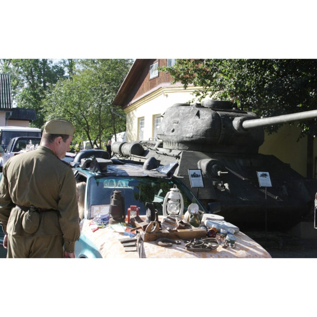 Piektdien un sestdien Valgā bija unikāls pasākums – I Starptautiskās kara vēstures dienas. To ietvaros notika vēstures tematiskā konference, pilsētas militārā ekskursija, kara inventāra un citu senlaicīgu priekšmetu gadatirgus, kara mašīnu...
Autors: Aldis Dubļāns