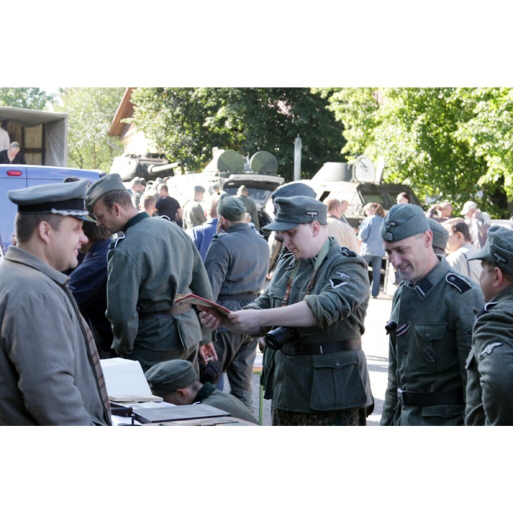 Piektdien un sestdien Valgā bija unikāls pasākums – I Starptautiskās kara vēstures dienas. To ietvaros notika vēstures tematiskā konference, pilsētas militārā ekskursija, kara inventāra un citu senlaicīgu priekšmetu gadatirgus, kara mašīnu...
Autors: Aldis Dubļāns