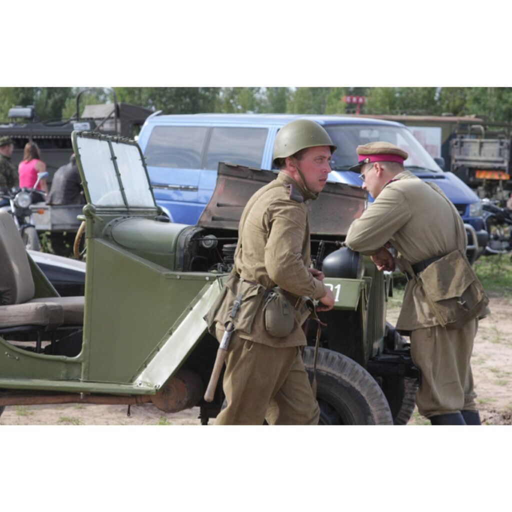 Piektdien un sestdien Valgā bija unikāls pasākums – I Starptautiskās kara vēstures dienas. To ietvaros notika vēstures tematiskā konference, pilsētas militārā ekskursija, kara inventāra un citu senlaicīgu priekšmetu gadatirgus, kara mašīnu...
Autors: Aldis Dubļāns