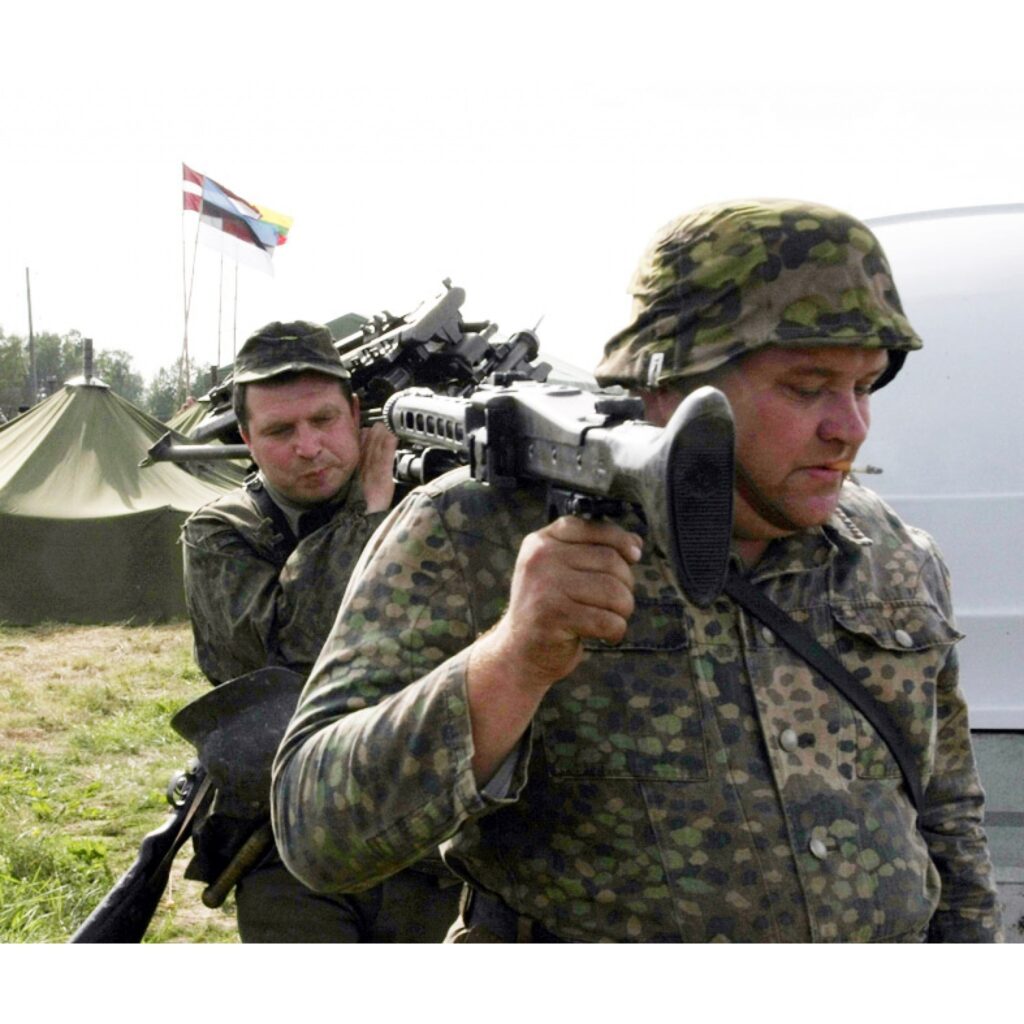 Piektdien un sestdien Valgā bija unikāls pasākums – I Starptautiskās kara vēstures dienas. To ietvaros notika vēstures tematiskā konference, pilsētas militārā ekskursija, kara inventāra un citu senlaicīgu priekšmetu gadatirgus, kara mašīnu...
Autors: Aldis Dubļāns