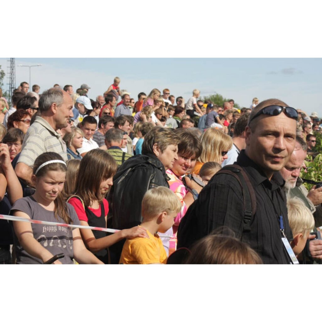 Piektdien un sestdien Valgā bija unikāls pasākums – I Starptautiskās kara vēstures dienas. To ietvaros notika vēstures tematiskā konference, pilsētas militārā ekskursija, kara inventāra un citu senlaicīgu priekšmetu gadatirgus, kara mašīnu...
Autors: Aldis Dubļāns
