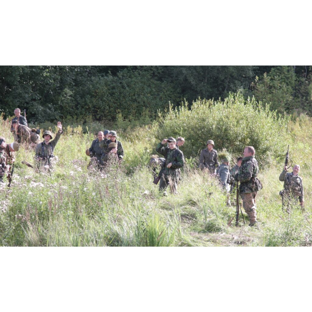 Piektdien un sestdien Valgā bija unikāls pasākums – I Starptautiskās kara vēstures dienas. To ietvaros notika vēstures tematiskā konference, pilsētas militārā ekskursija, kara inventāra un citu senlaicīgu priekšmetu gadatirgus, kara mašīnu...
Autors: Aldis Dubļāns