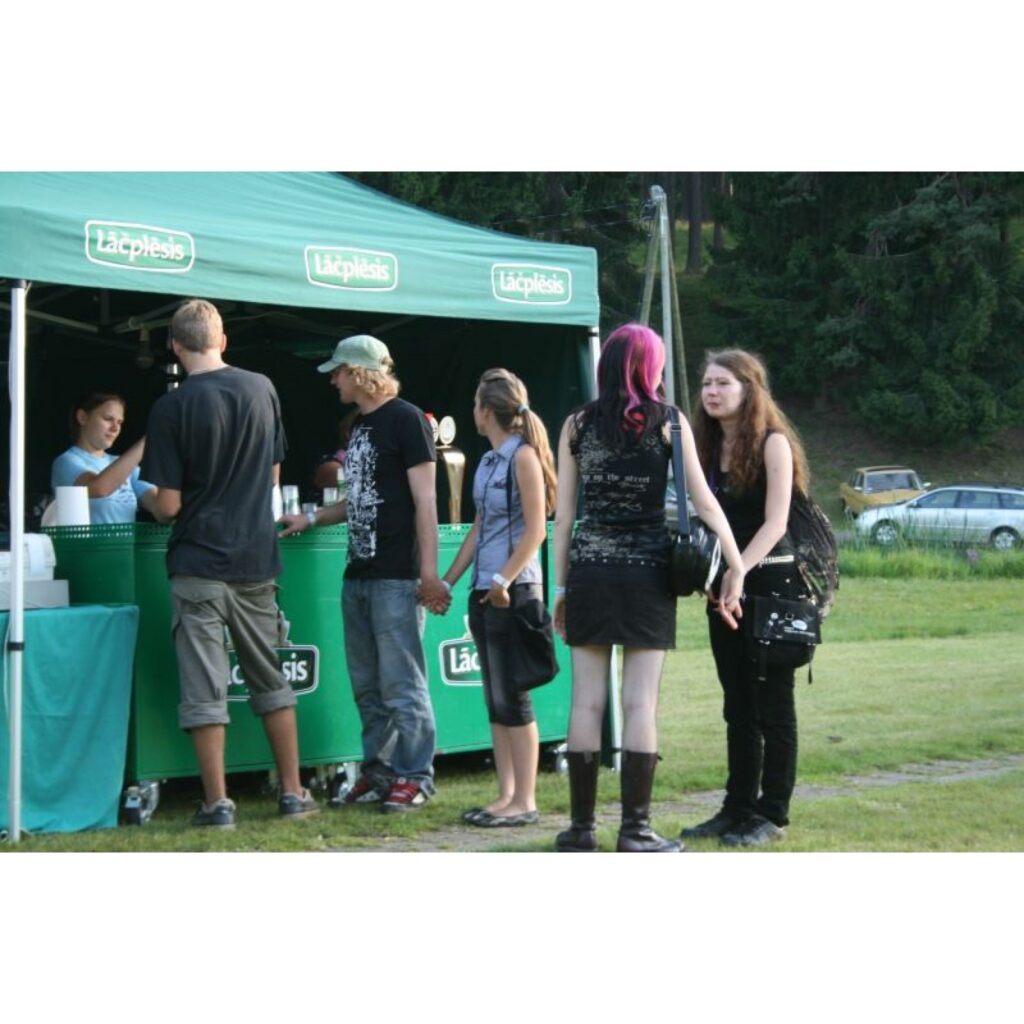 Sestdien Valkā notika tradicionālais "Borderrock". Šogad skatītājus pārsteidza igauņu grupu sniegums, kā arī skatītāju rindās bija jūtama igauņu klātbūtne. Iepriekšējos gados šo pasākumu pārsvarā apmeklēja latviešu publika. Pasākuma...
Autors: Inga Karpova